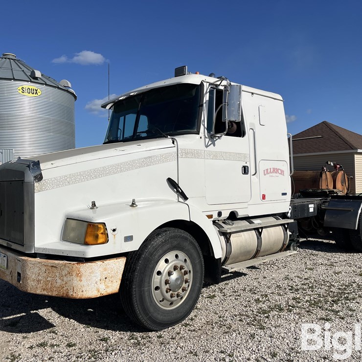 1991 WHITE WIA64T