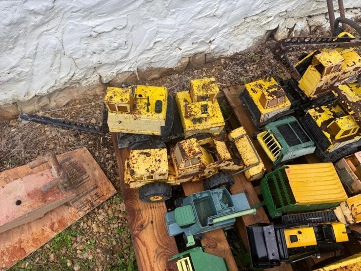 pallet-of-sand-box-toys-image-6