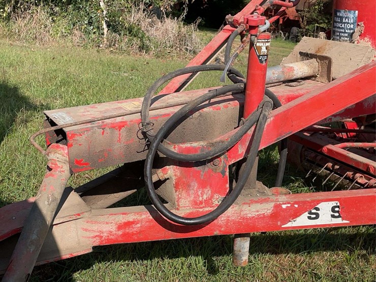 massey-ferguson-560-image-11