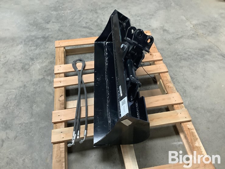 40”-mini-excavator-tilt-bucket-image-6