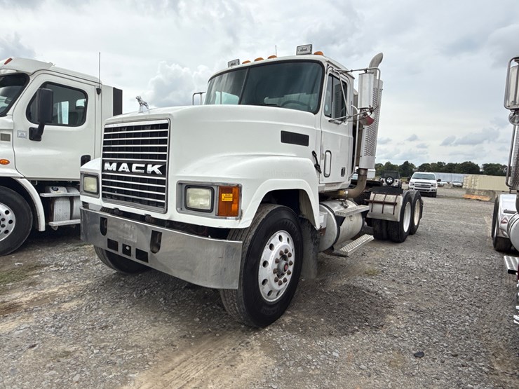 1996-mack-ch613-image-1