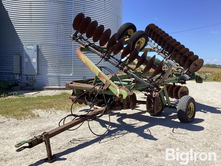1978-john-deere-220-image-1