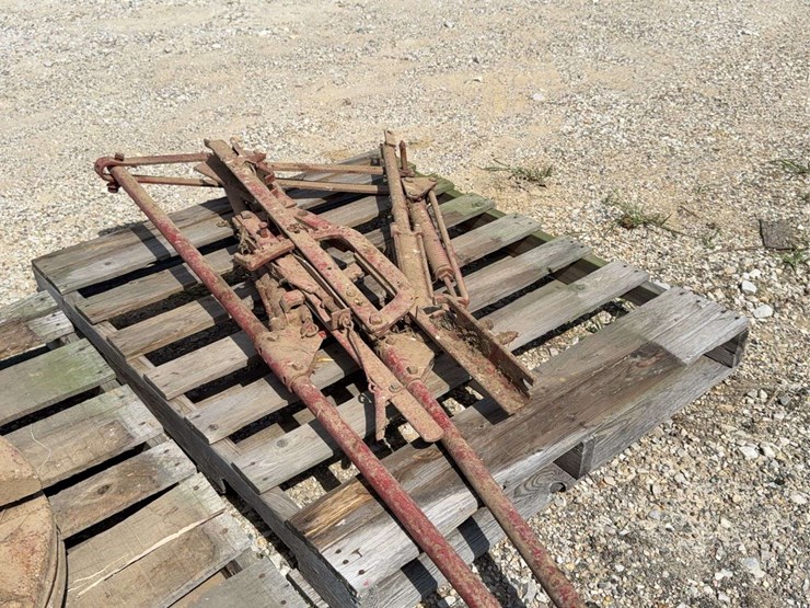 cultivator-lift-arms-image-5