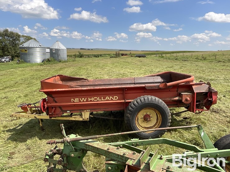 new-holland-329-image-8