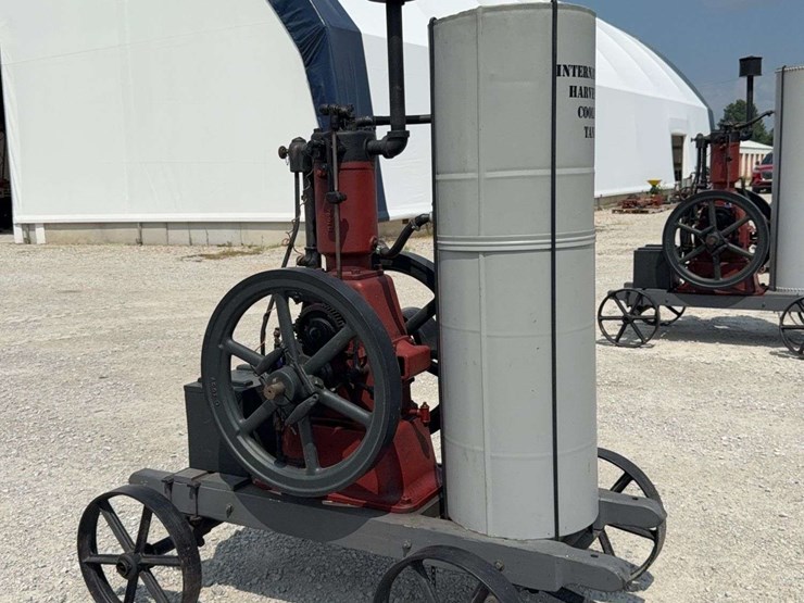 2-hp-international-harvester-“famous”-vertical-engine-with-cooling-tank-image-5