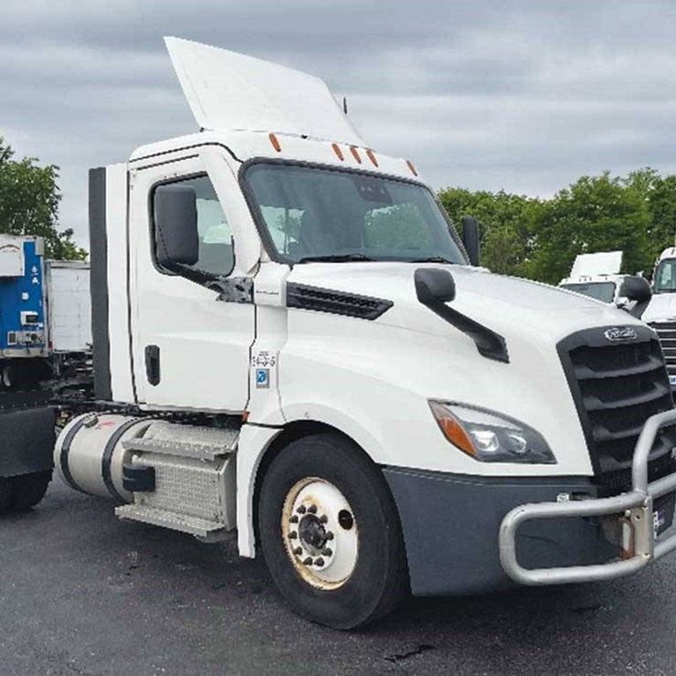 2021 FREIGHTLINER CASCADIA 126