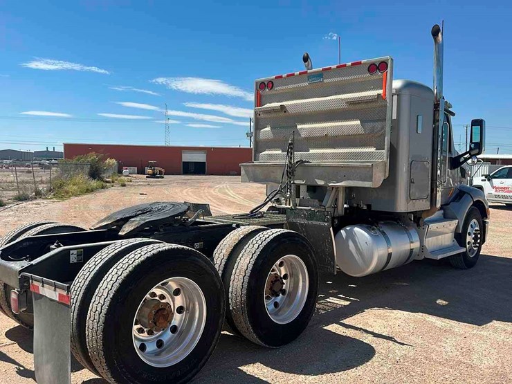 2015-peterbilt-579-image-3