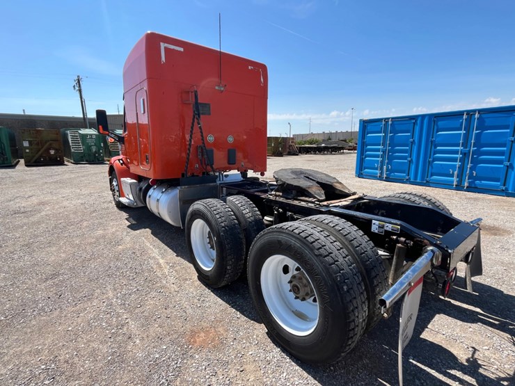 2016-peterbilt-579-image-7