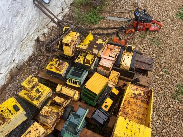 pallet-of-sand-box-toys-image-8