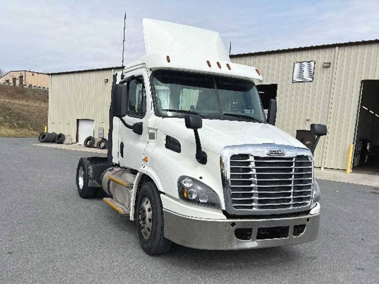 2017-freightliner-cascadia-113-image-1