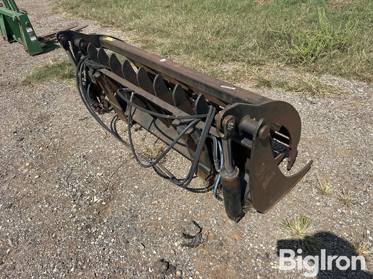 clam-shell-grapple-image-5