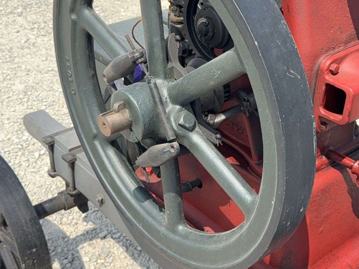 2-hp-international-harvester-“famous”-vertical-engine-with-cooling-tank-image-19