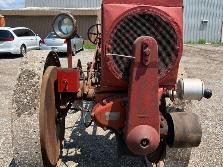 moline-universal-model-d-image-8