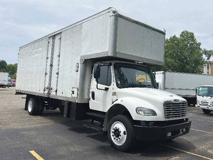 2018-freightliner-m2-106-business-class-image-1