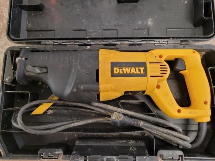 dewalt-corded-sawzall-image-1