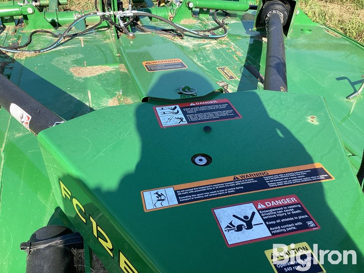 2022-john-deere-12-image-14