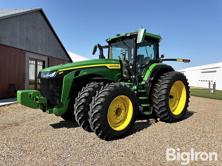 2023-john-deere-8r-370-image-1