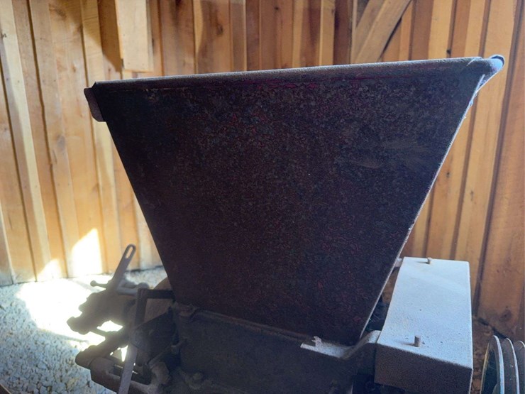mccormick-deering-10"-burr-mill-image-13