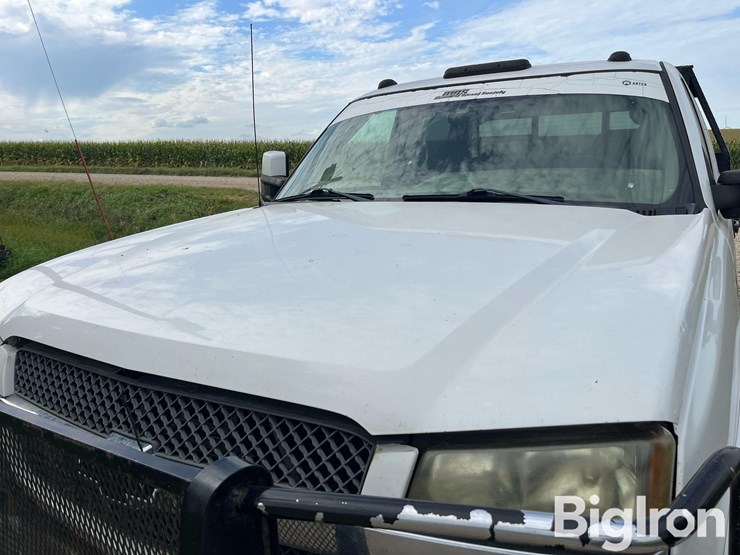 2004-chevrolet-silverado-2500-image-11