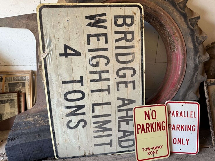 lot-of-3-vintage-road-&-parking-signs-image-1