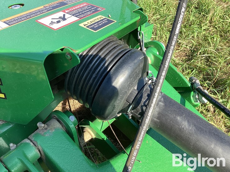 2022-john-deere-12-image-13
