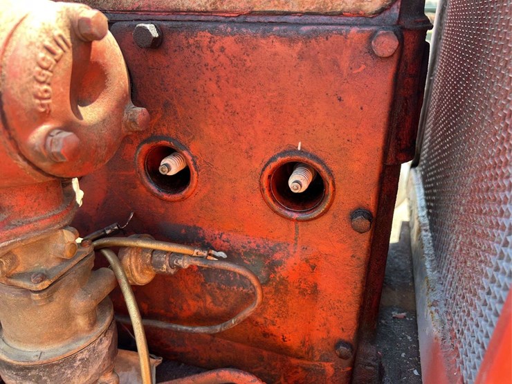 moline-universal-model-d-image-16