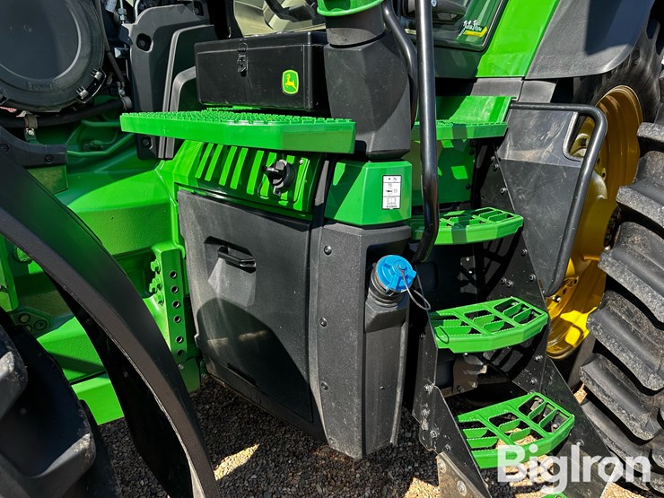 2023-john-deere-8r-370-image-9