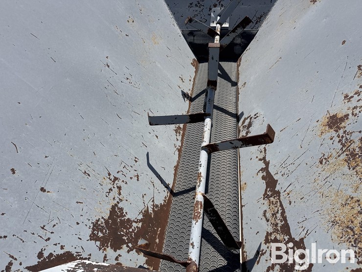 large's-wet-distillers-grain-feed-wagon-image-16