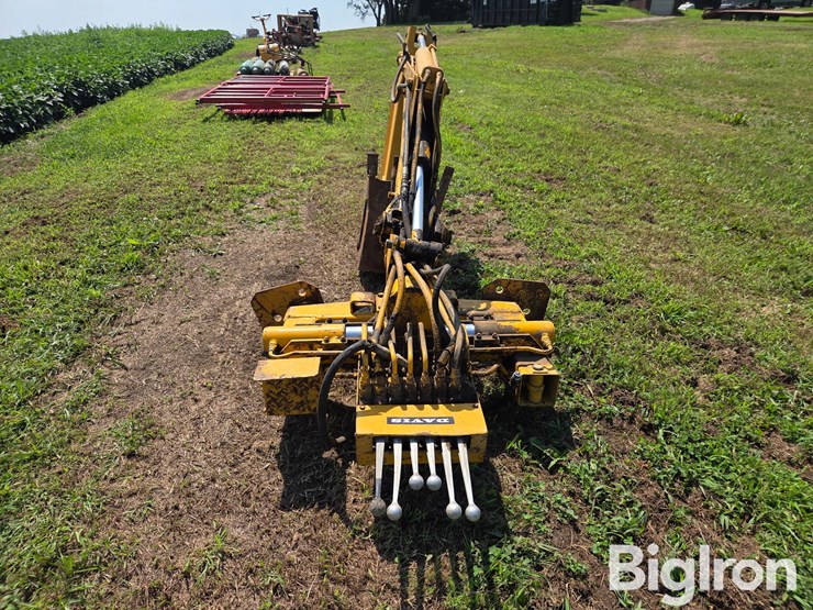 davis-d2100-backhoe-attachment-image-2
