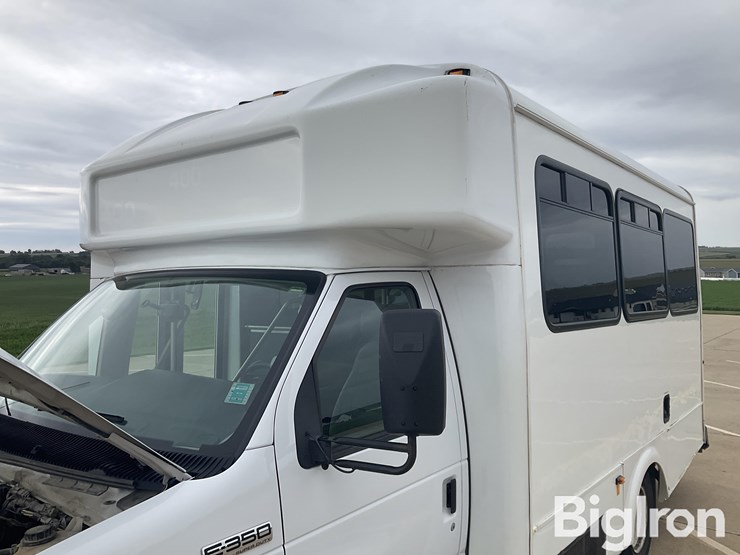 2014-ford-e350-image-9
