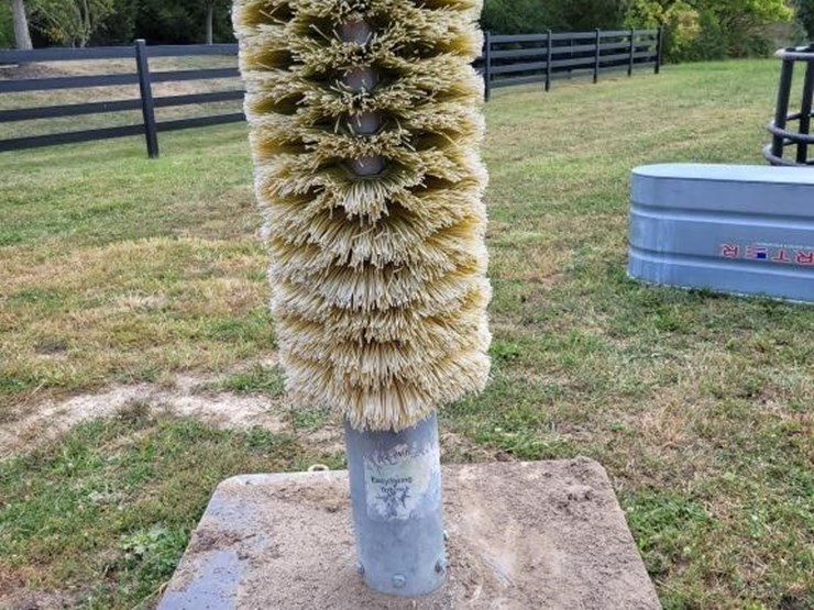 totem-pole-livestock-brush-image-1