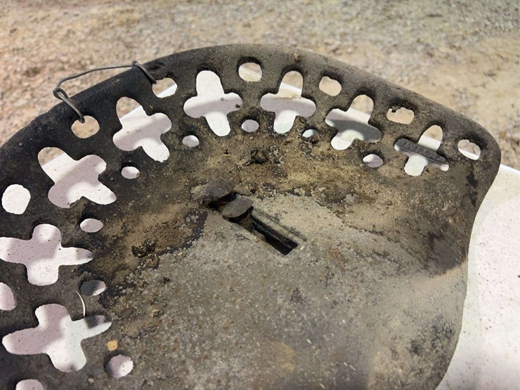 (3)-cast-iron-seats-image-14
