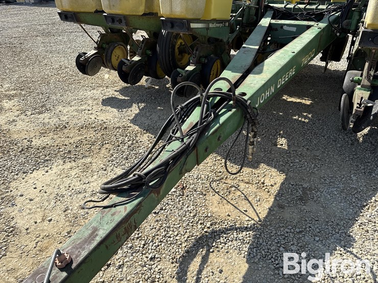 john-deere-7200-image-10