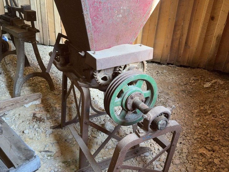 mccormick-deering-10"-burr-mill-image-15