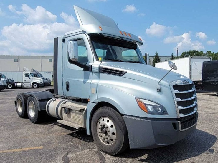 2020-freightliner-cascadia-126-image-1