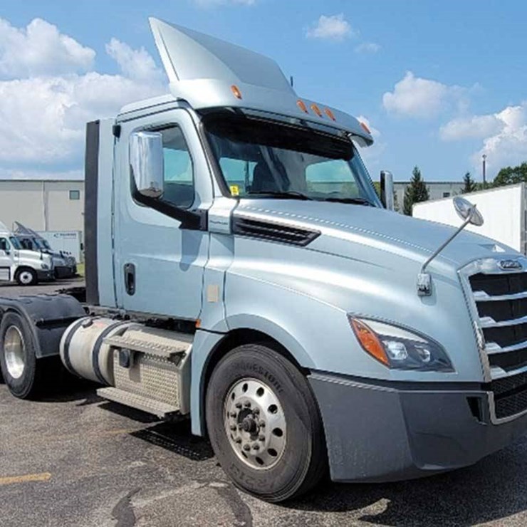 2020 FREIGHTLINER CASCADIA 126