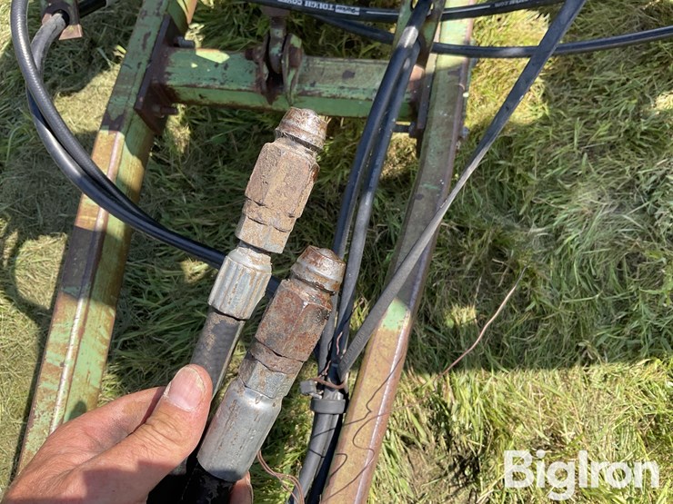 john-deere-230-image-11