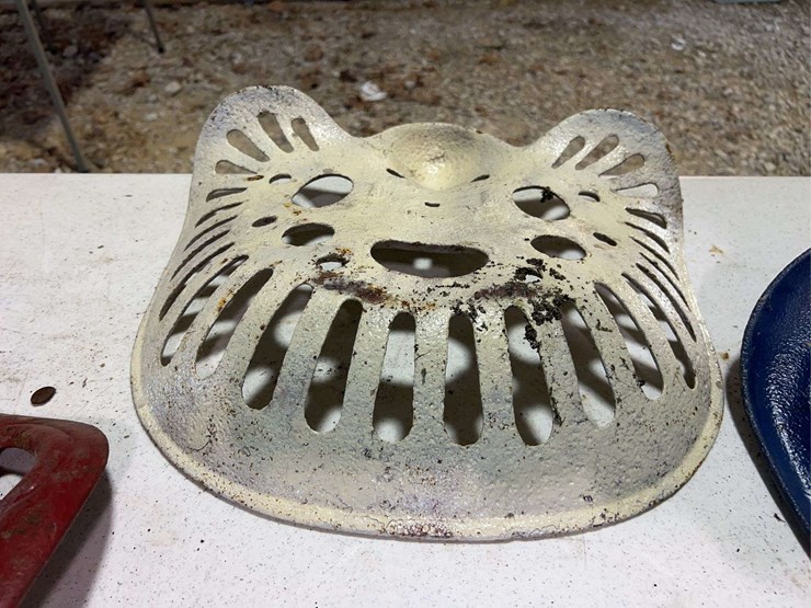 (3)-cast-iron-seats-image-11