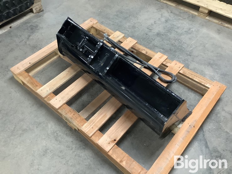 40”-mini-excavator-tilt-bucket-image-3