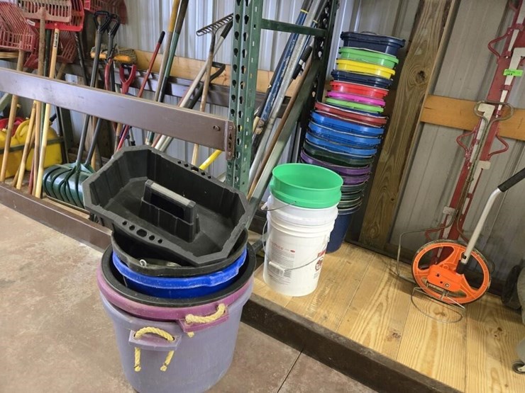 feed-and-water-buckets-image-1