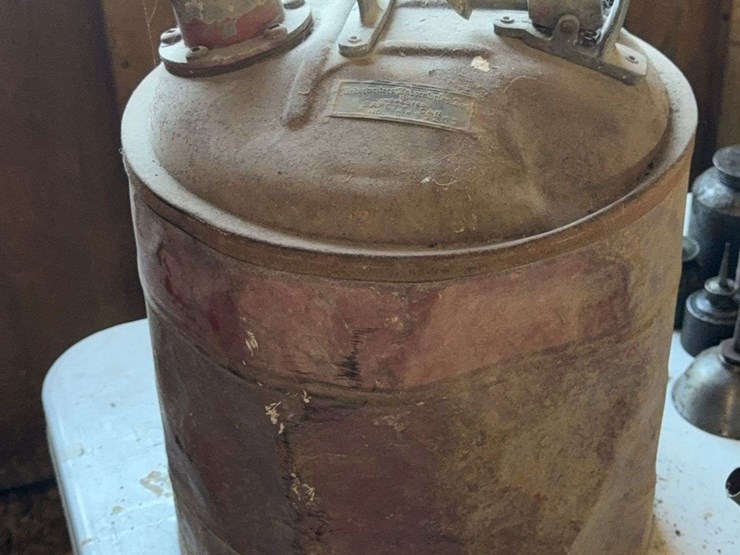 (3)-vintage-oil-cans-image-5