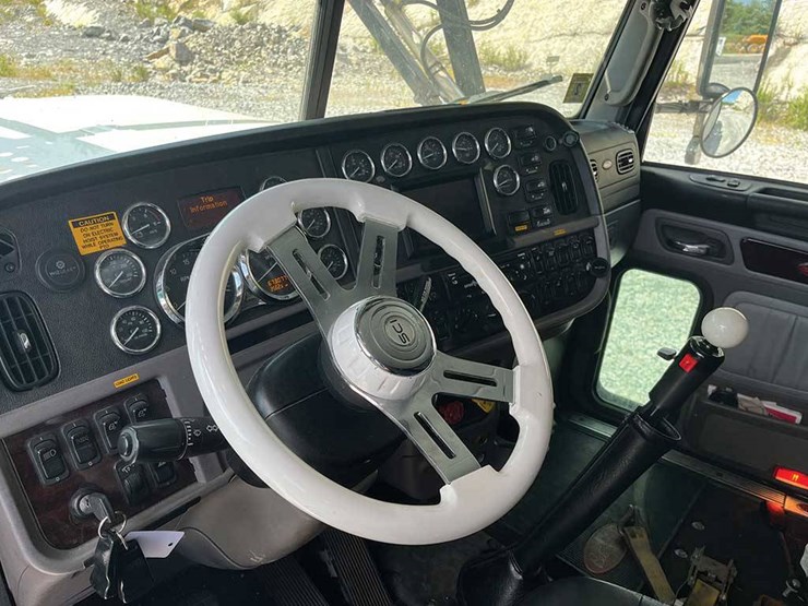 2018-peterbilt-389-image-4