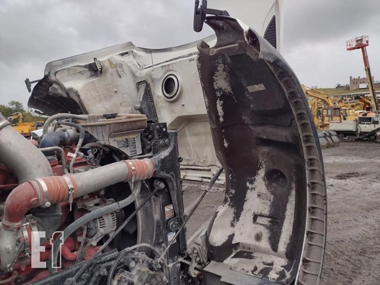 2020-peterbilt-567-image-17