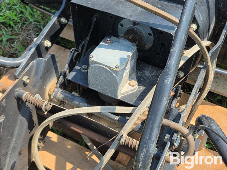 john-deere-318-image-11