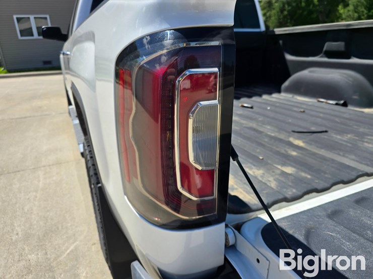 2018-gmc-sierra-1500-slt-image-17