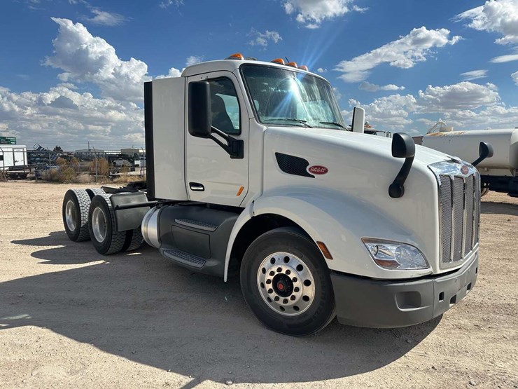 2019-peterbilt-579-image-2