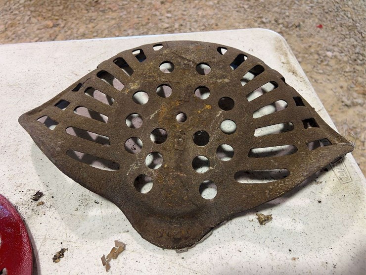 (3)-cast-iron-seats-image-15