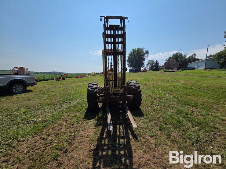 international-forklift-image-2