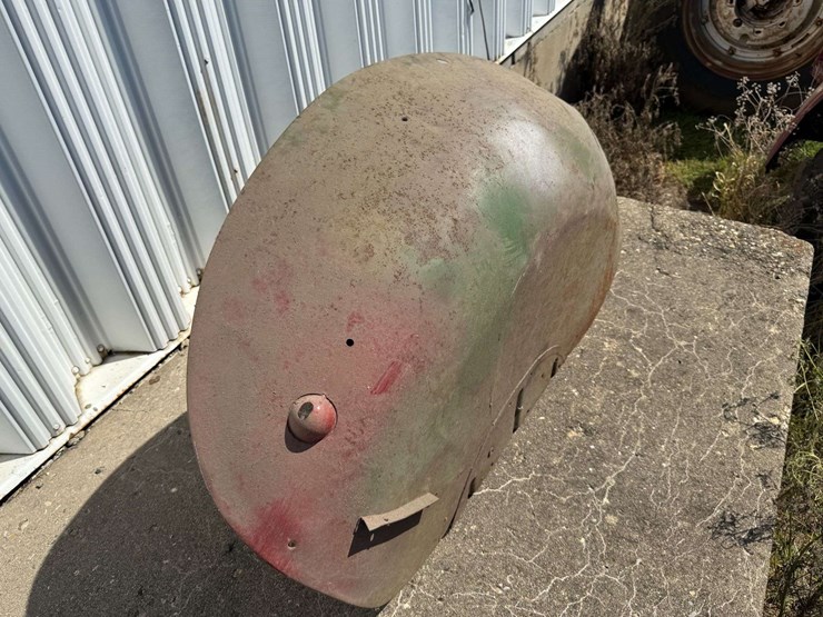 pair-of-oliver-tractor-rear-fenders-–-likely-77/88-series-image-3