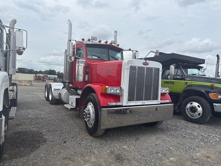 2014-peterbilt-389-image-2
